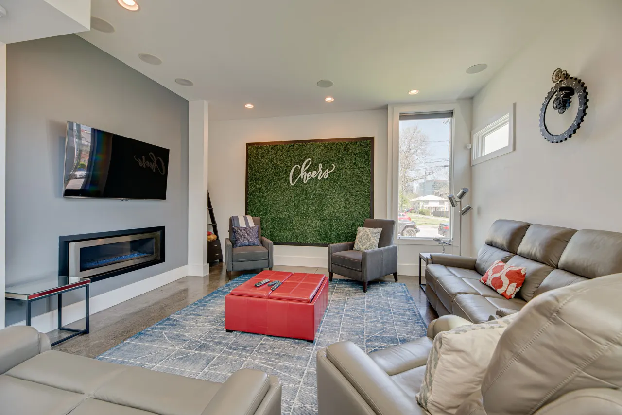 Dtown/Rooftop Hottub/Music Row/20ft ceiling/Gulch! 3