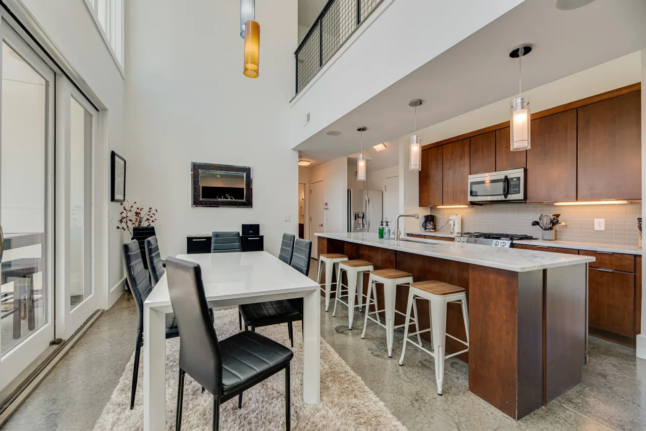 Dtown/Rooftop Hottub/Music Row/20ft ceiling/Gulch! 4