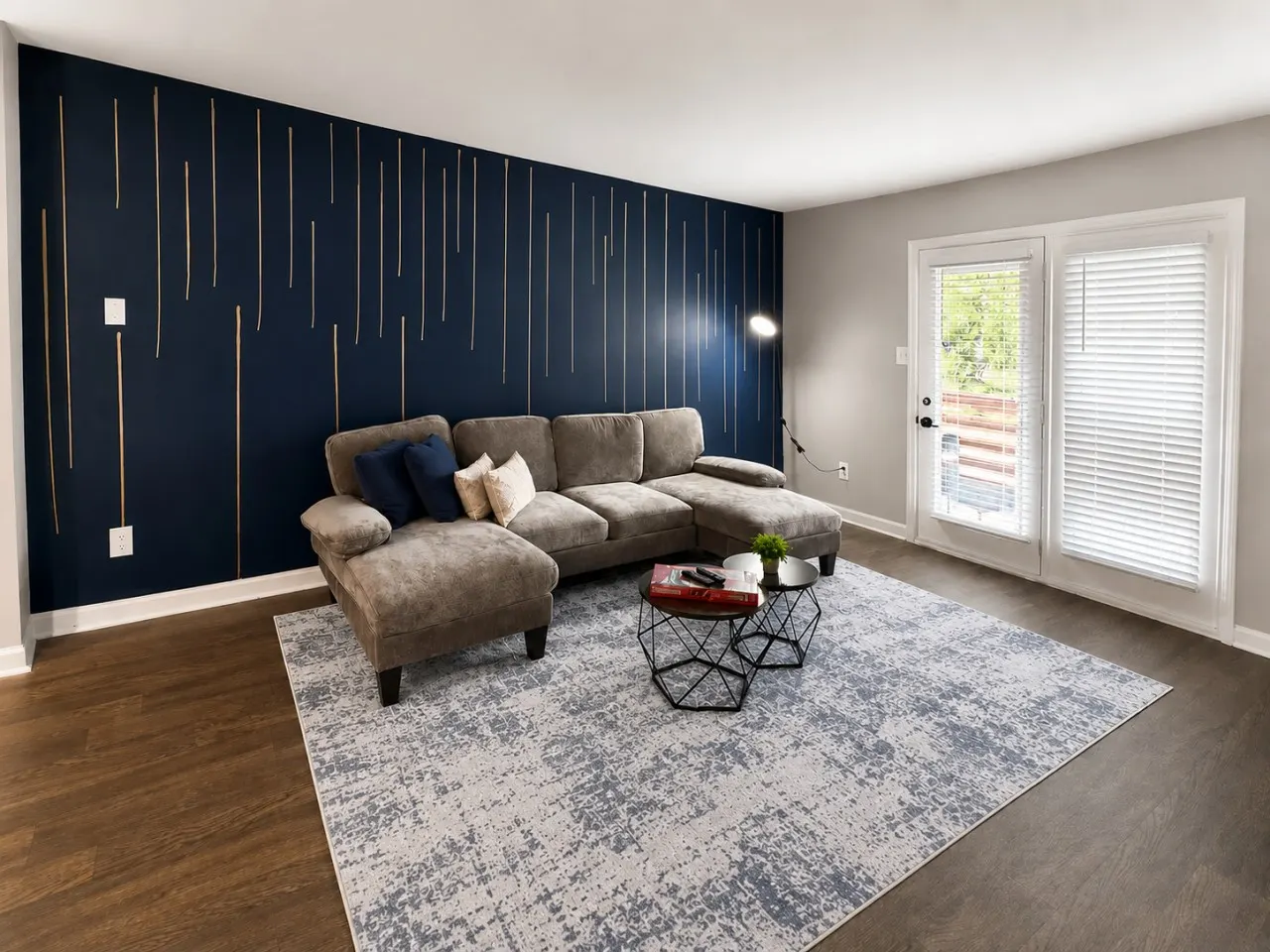 Modern Hoover Retreat | King + Queen 86C