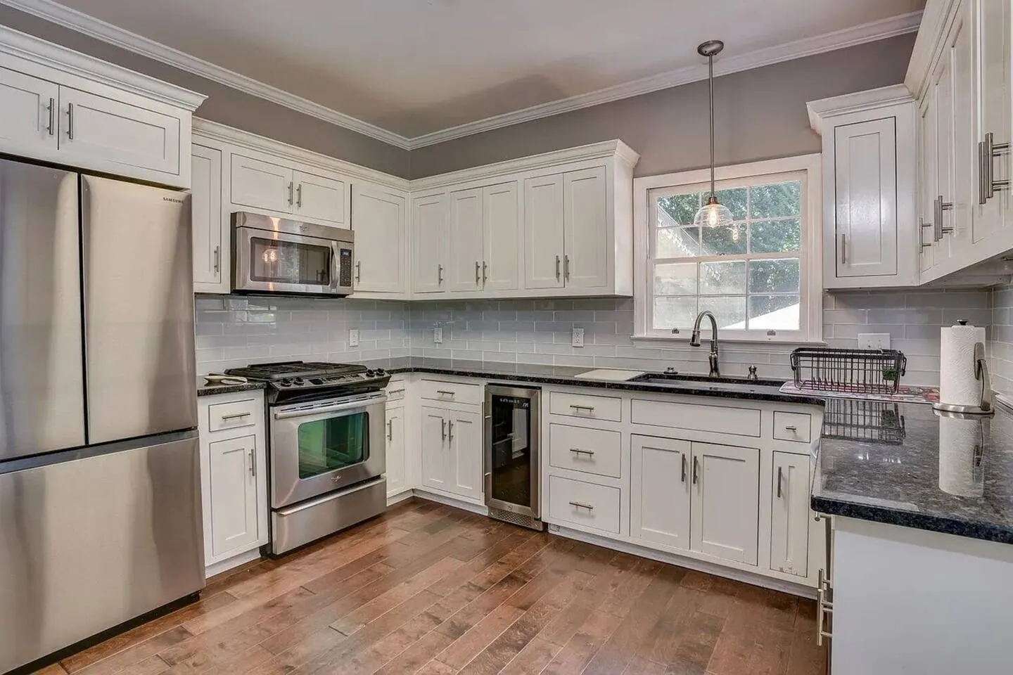 6 beds - 4 Bedrooms 3 Bathrooms — photo 2