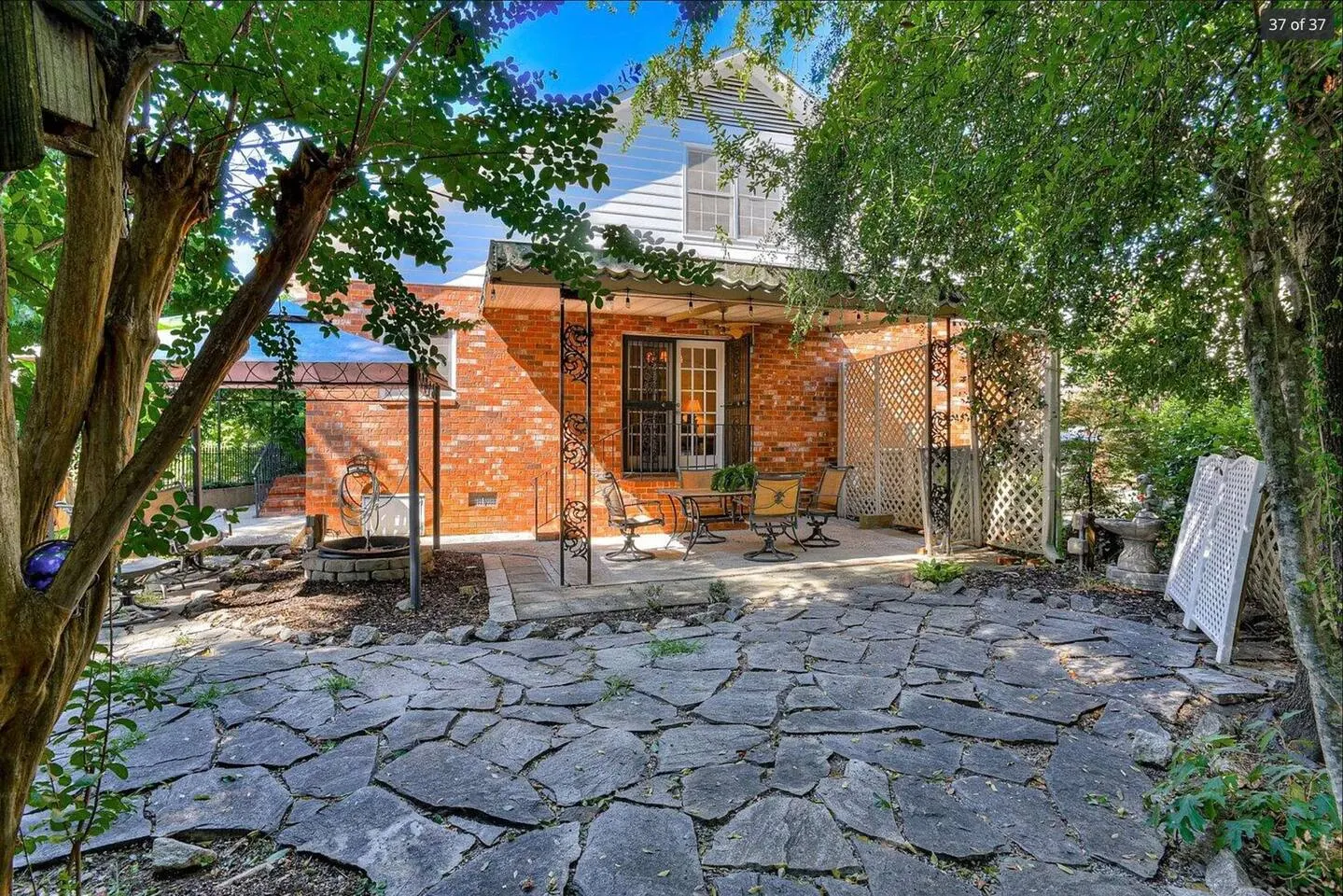 6 beds - 4 Bedrooms 3 Bathrooms 9