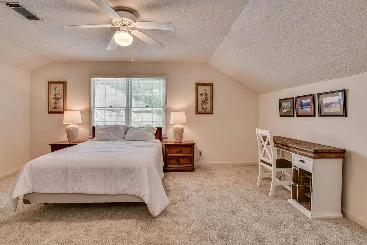 6 beds - 4 Bedrooms 3 Bathrooms 12
