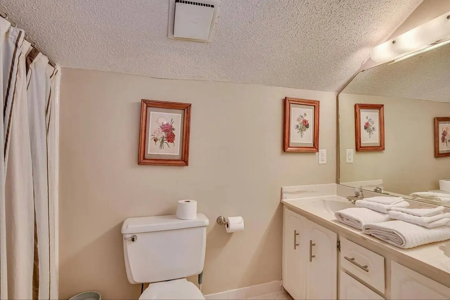 6 beds - 4 Bedrooms 3 Bathrooms 14