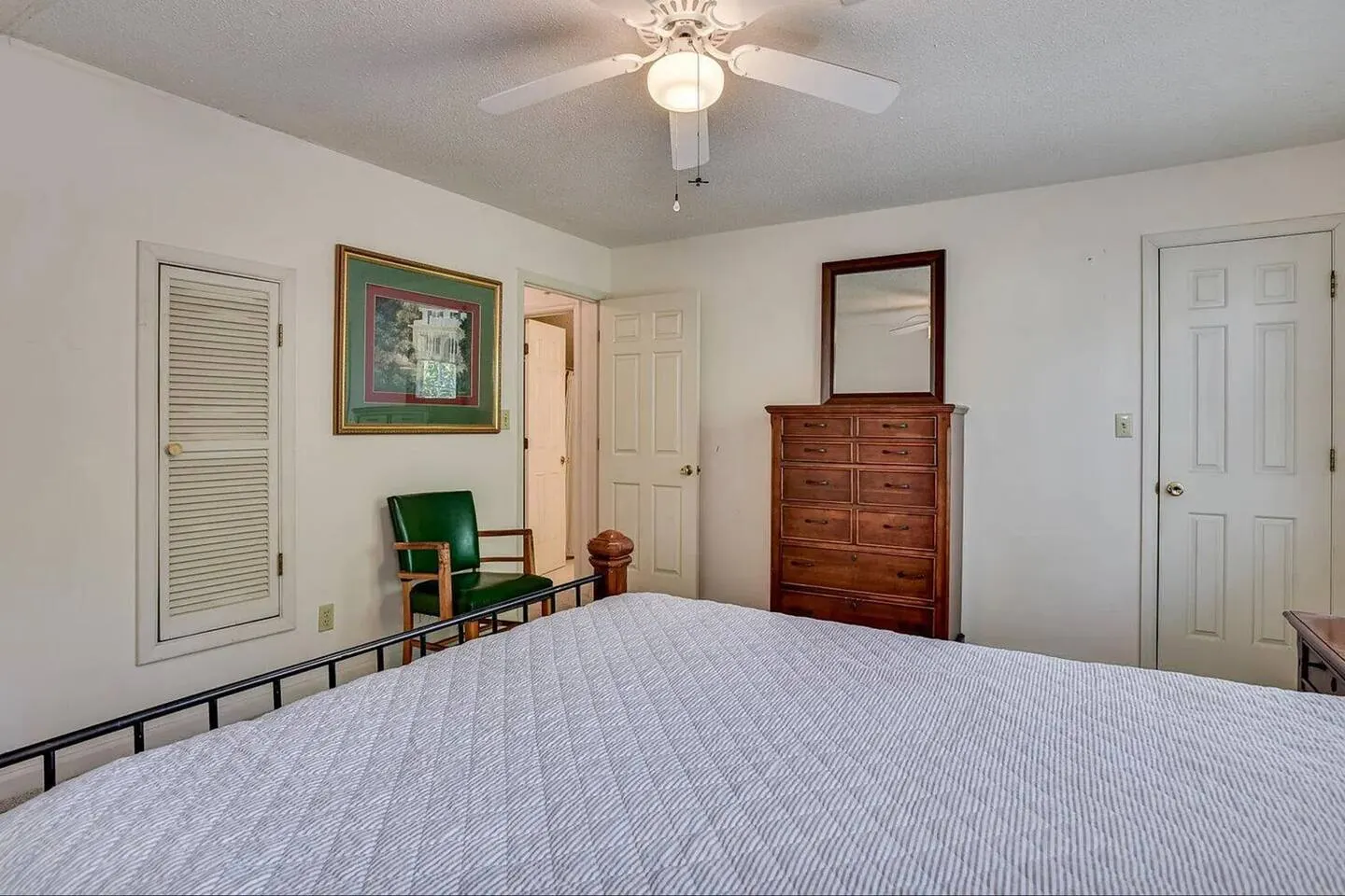 6 beds - 4 Bedrooms 3 Bathrooms 15