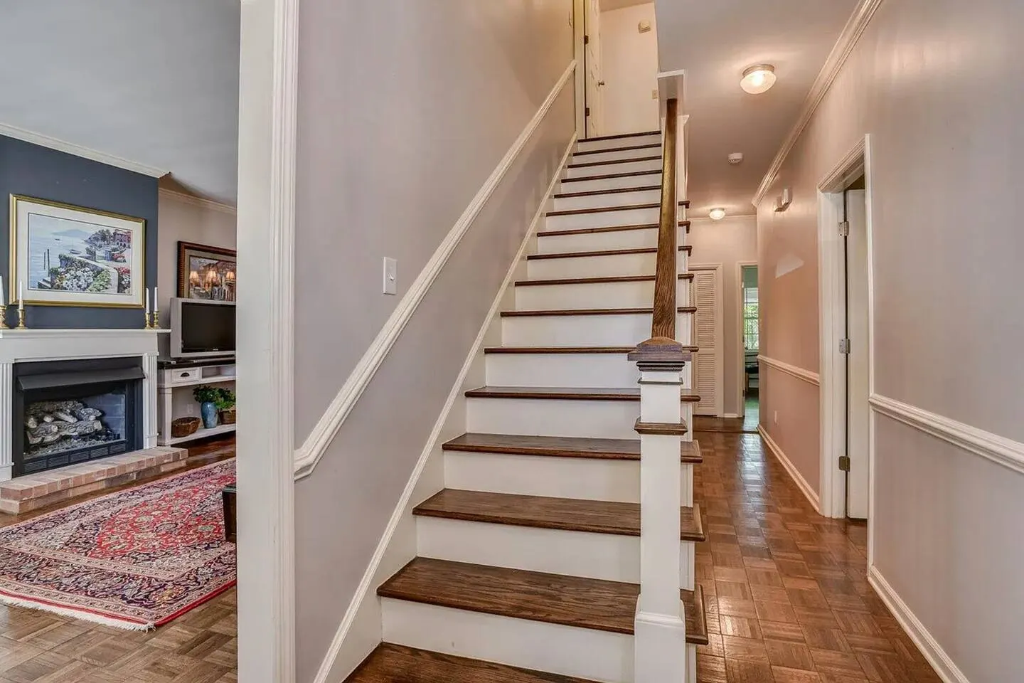 6 beds - 4 Bedrooms 3 Bathrooms 17