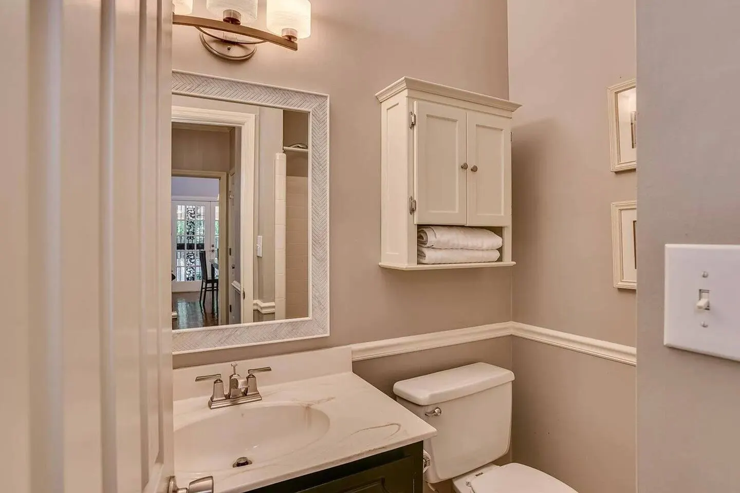 6 beds - 4 Bedrooms 3 Bathrooms 18