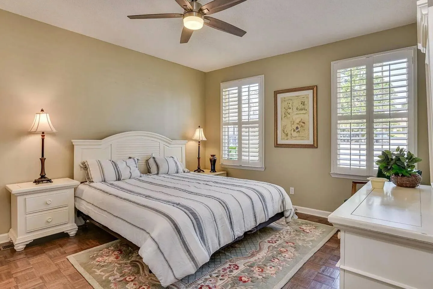 6 beds - 4 Bedrooms 3 Bathrooms — photo 3