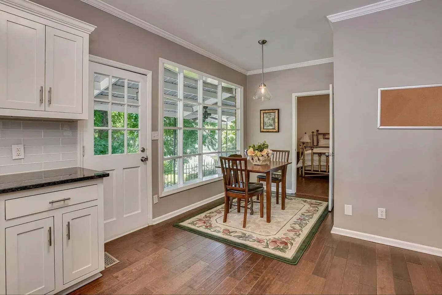 6 beds - 4 Bedrooms 3 Bathrooms — photo 4