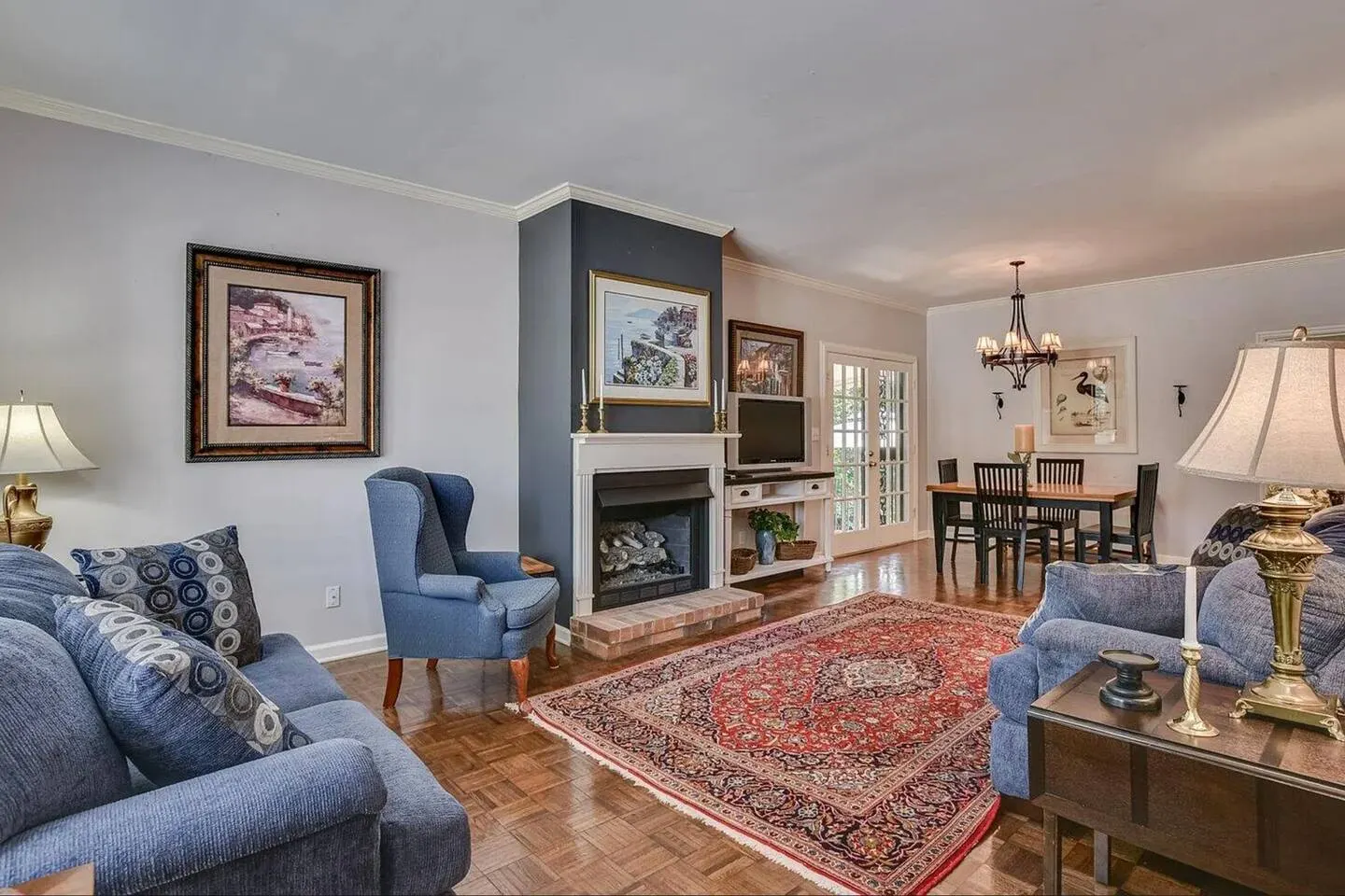 6 beds - 4 Bedrooms 3 Bathrooms 6