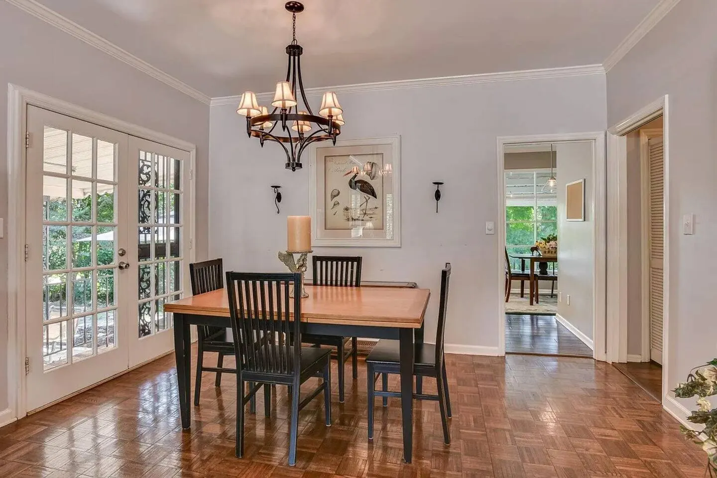 6 beds - 4 Bedrooms 3 Bathrooms 7