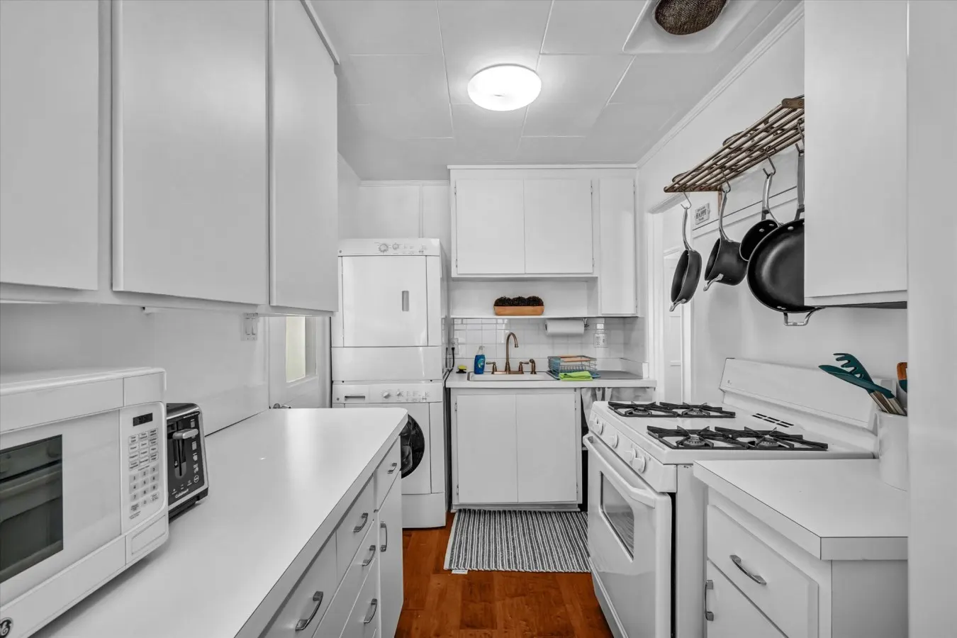 Cute 2BDRM/1BATH Beach Cottage Steps To The Sand — photo 4