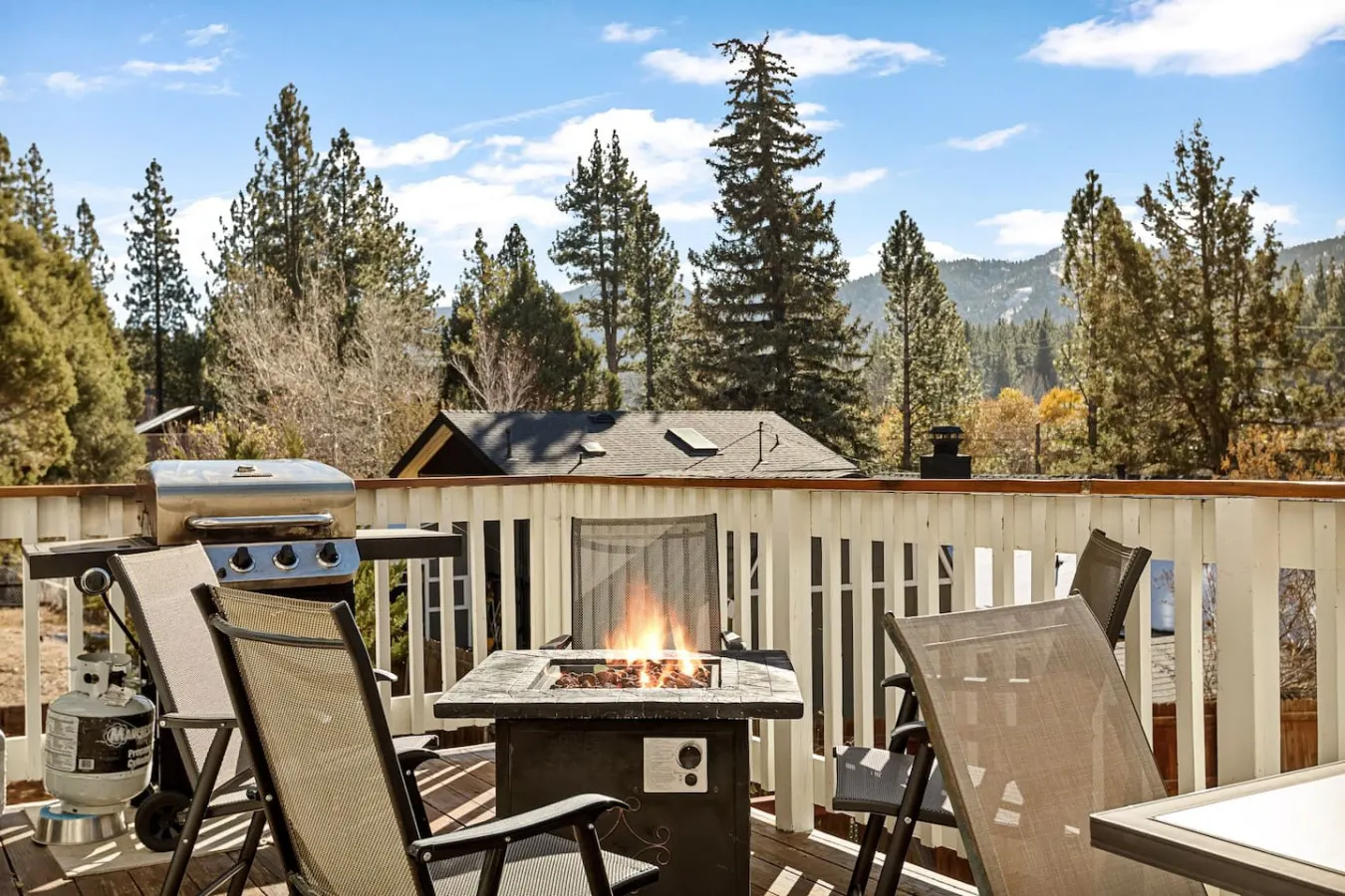High Score Hideaway - Views of Bear MTN, Hot Tub 1