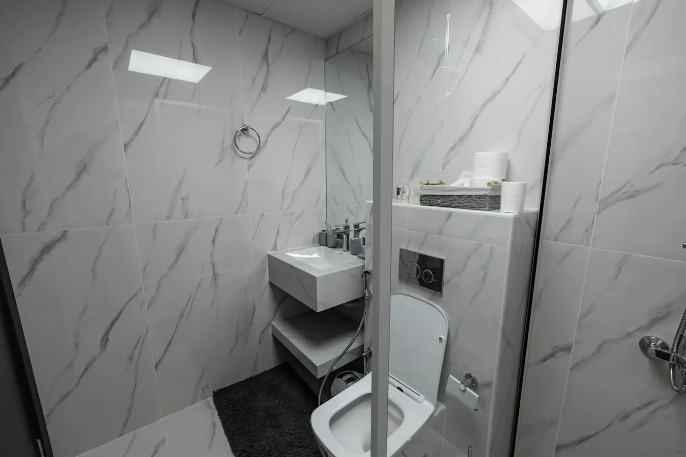 Dubai Marina - 1 BHK Elegant & Modern Apartment 11