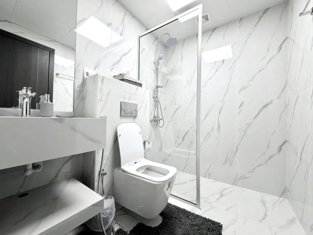 Dubai Marina - 1 BHK Elegant & Modern Apartment 12