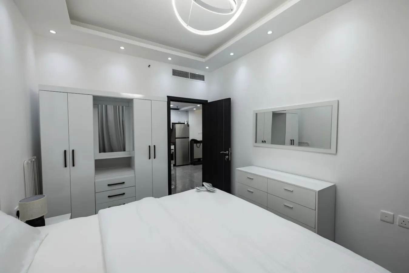 Dubai Marina - 1 BHK Elegant & Modern Apartment 5