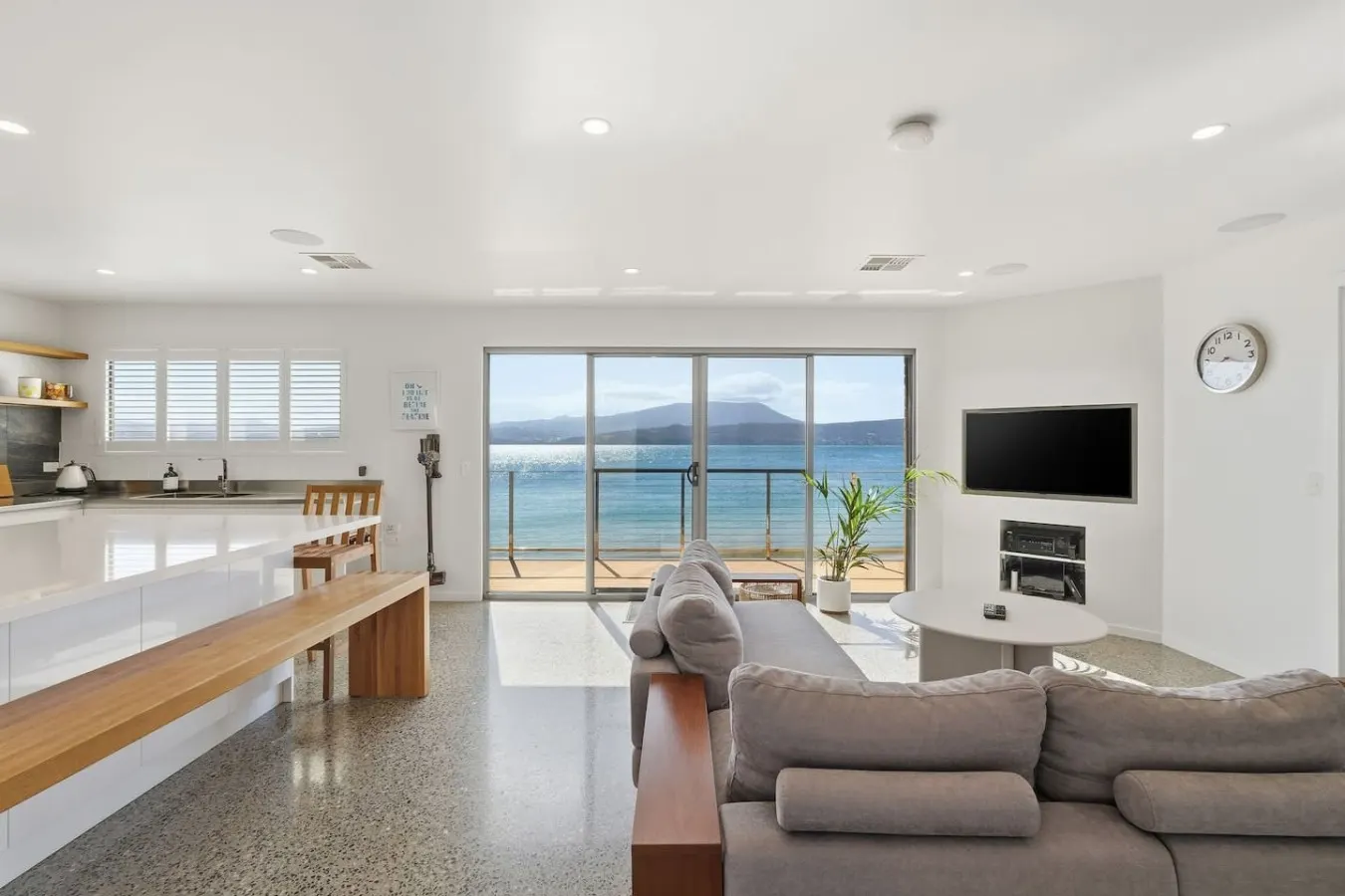 Beachfront Escape + Hot Tub 7