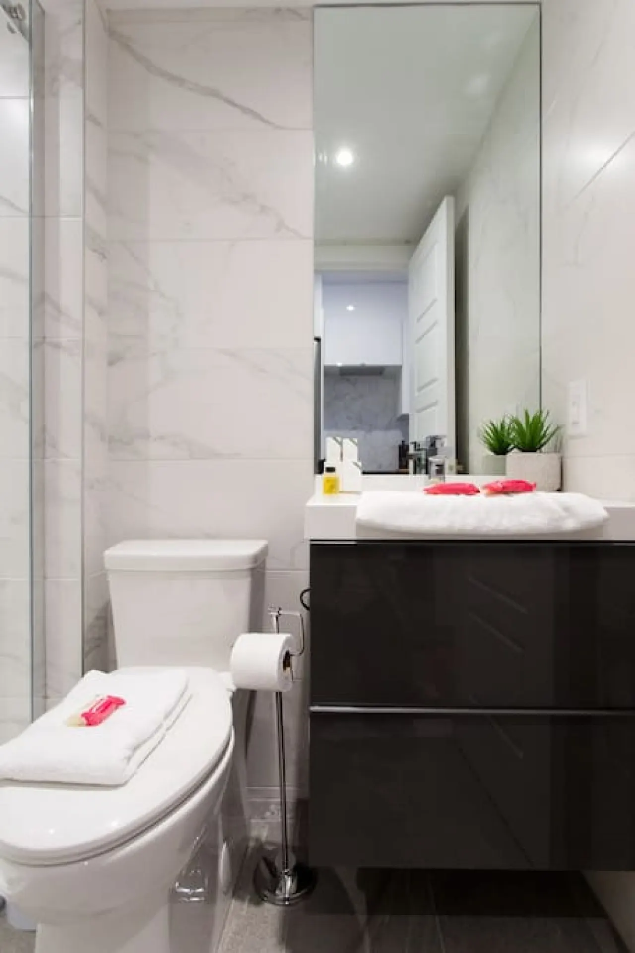 Little Italy - Romantic Studio in the Heart of Little Italy - Unit 304 11