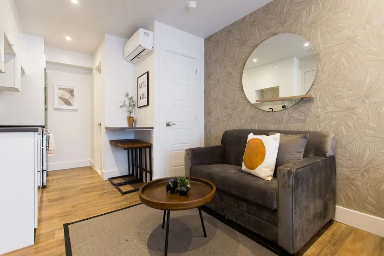 Little Italy - Romantic Studio in the Heart of Little Italy - Unit 304 3