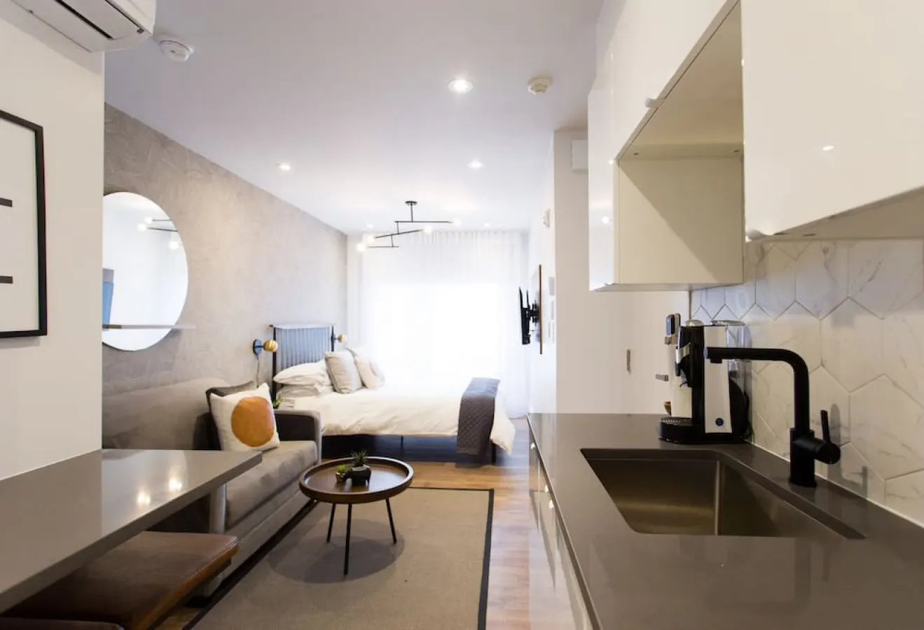 Little Italy - Romantic Studio in the Heart of Little Italy - Unit 304 6