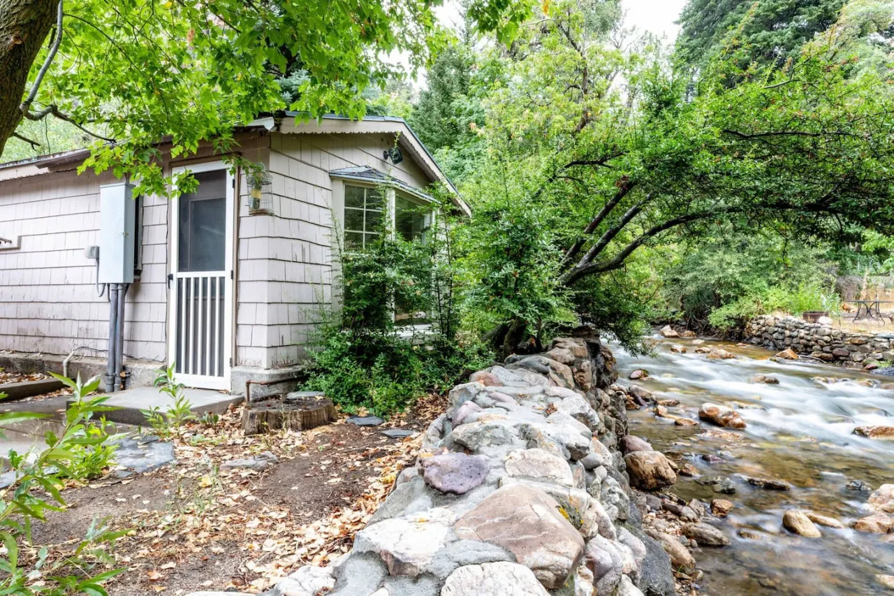 Adorable Studio Cabin on Big Cottonwood River 15