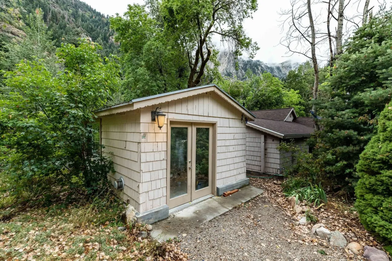 Adorable Studio Cabin on Big Cottonwood River 19