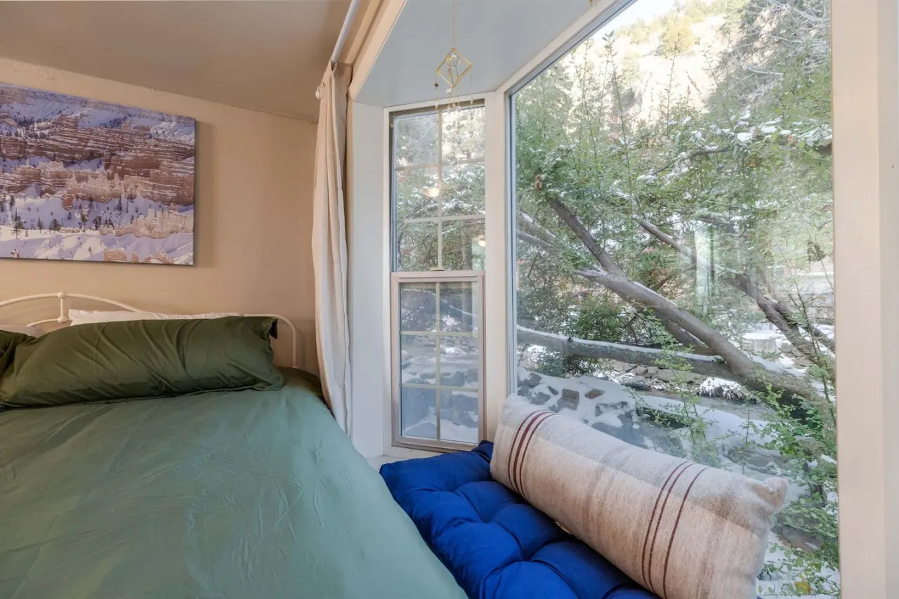 Adorable Studio Cabin on Big Cottonwood River 6