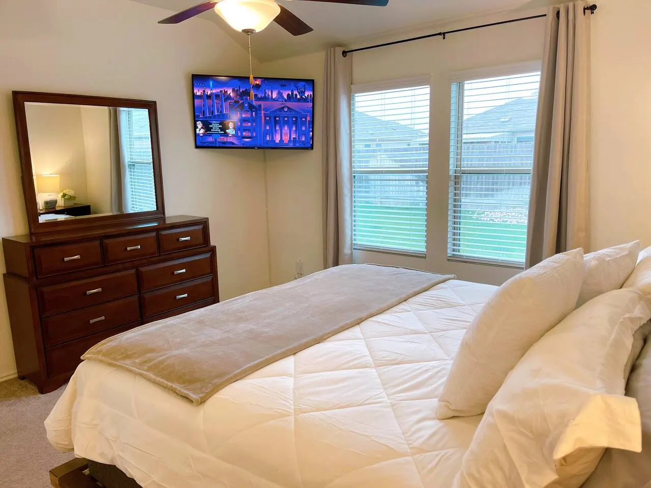 The Country Gem, Austin/Kyle, King BR 12PPL 10
