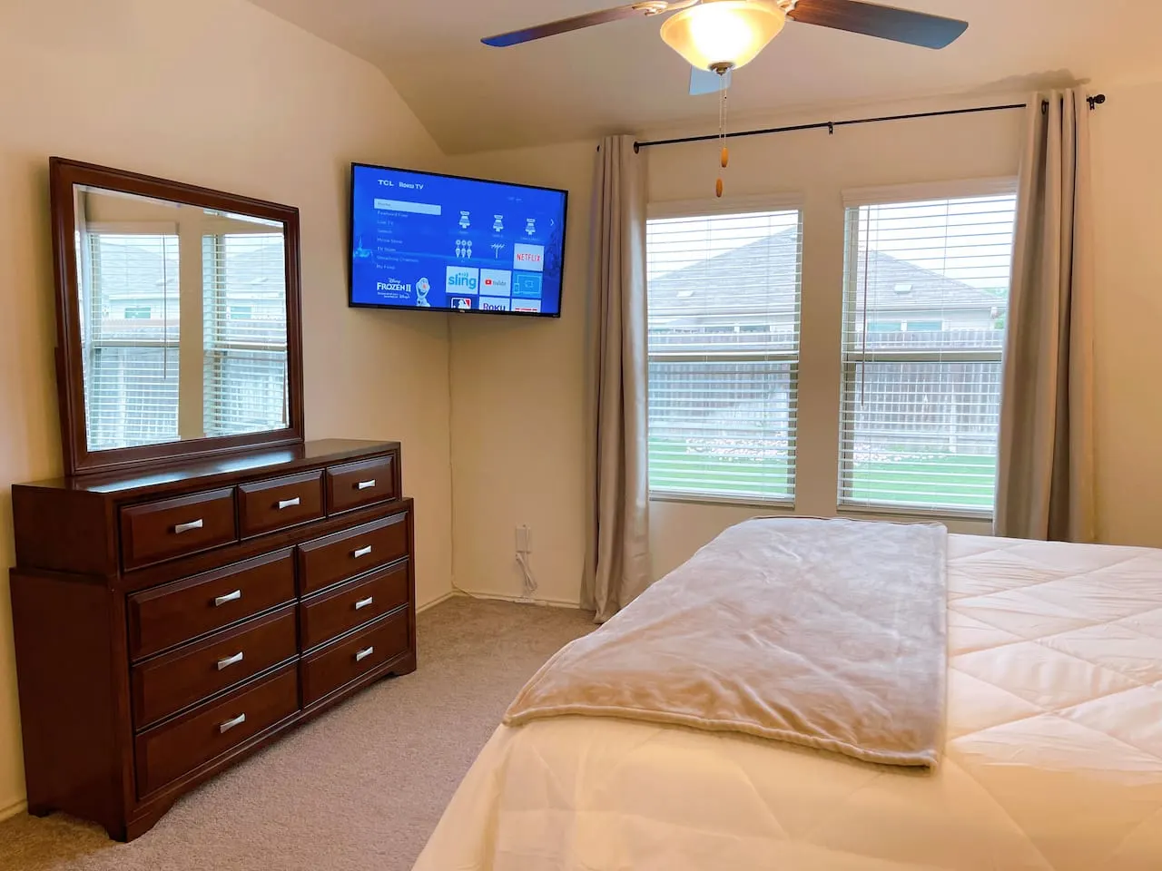 The Country Gem, Austin/Kyle, King BR 12PPL 13