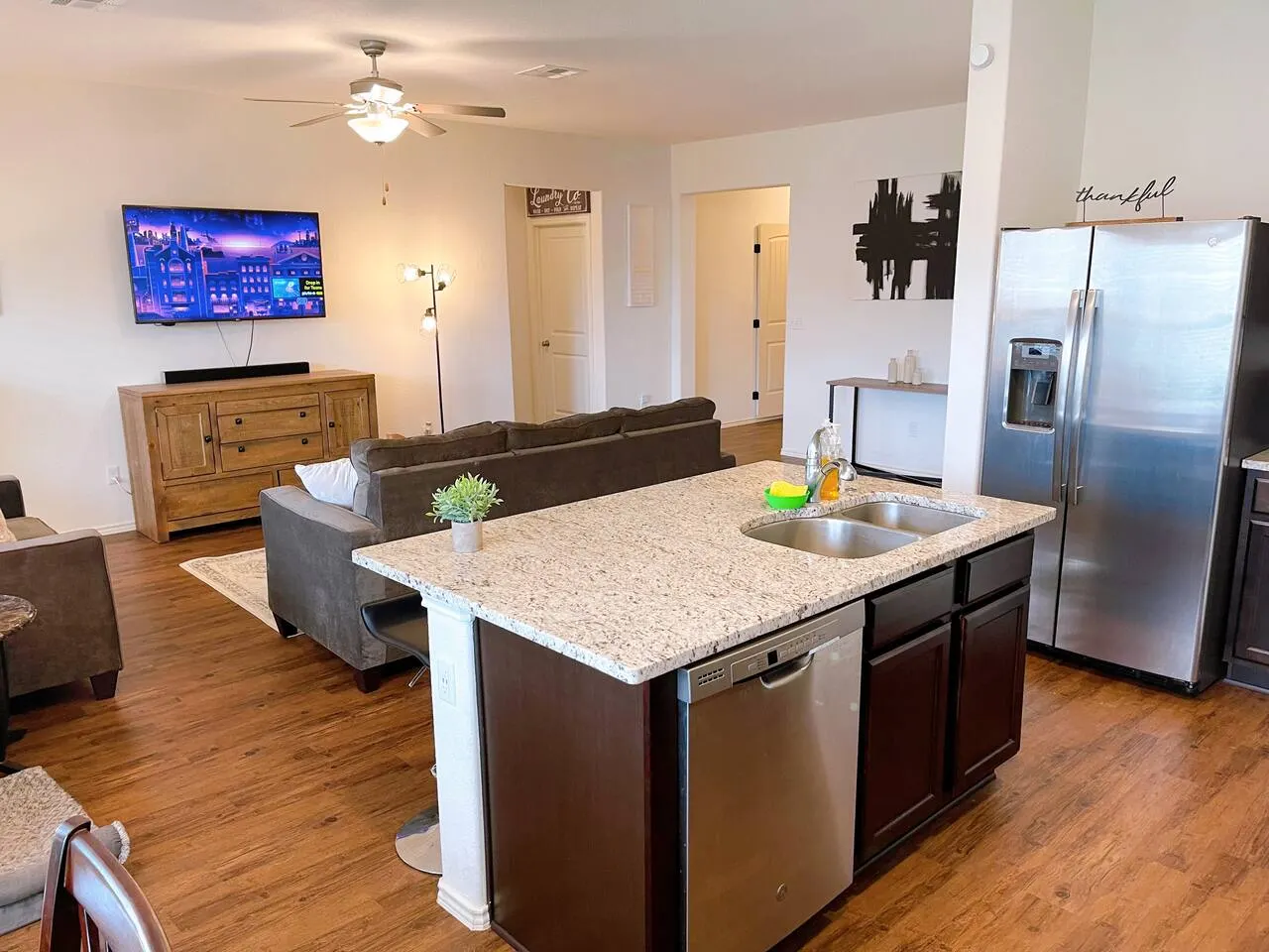 The Country Gem, Austin/Kyle, King BR 12PPL 6