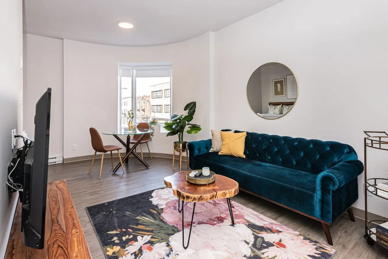 Plateau - New Flat Located closed on St-Denis Street - Unit 3 1