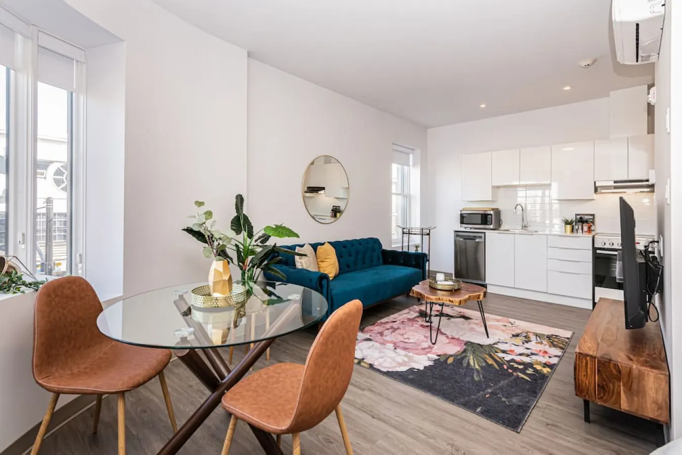 Plateau - New Flat Located closed on St-Denis Street - Unit 3 2