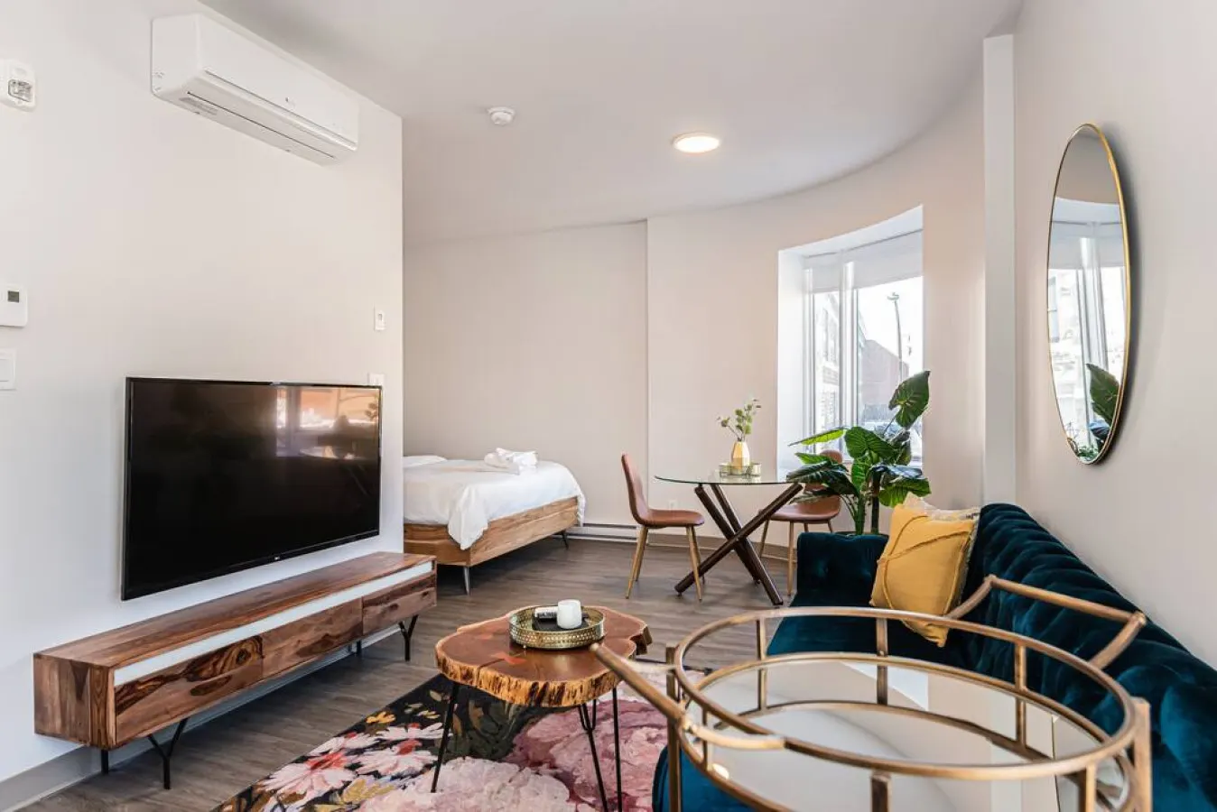 Plateau - New Flat Located closed on St-Denis Street - Unit 3 3