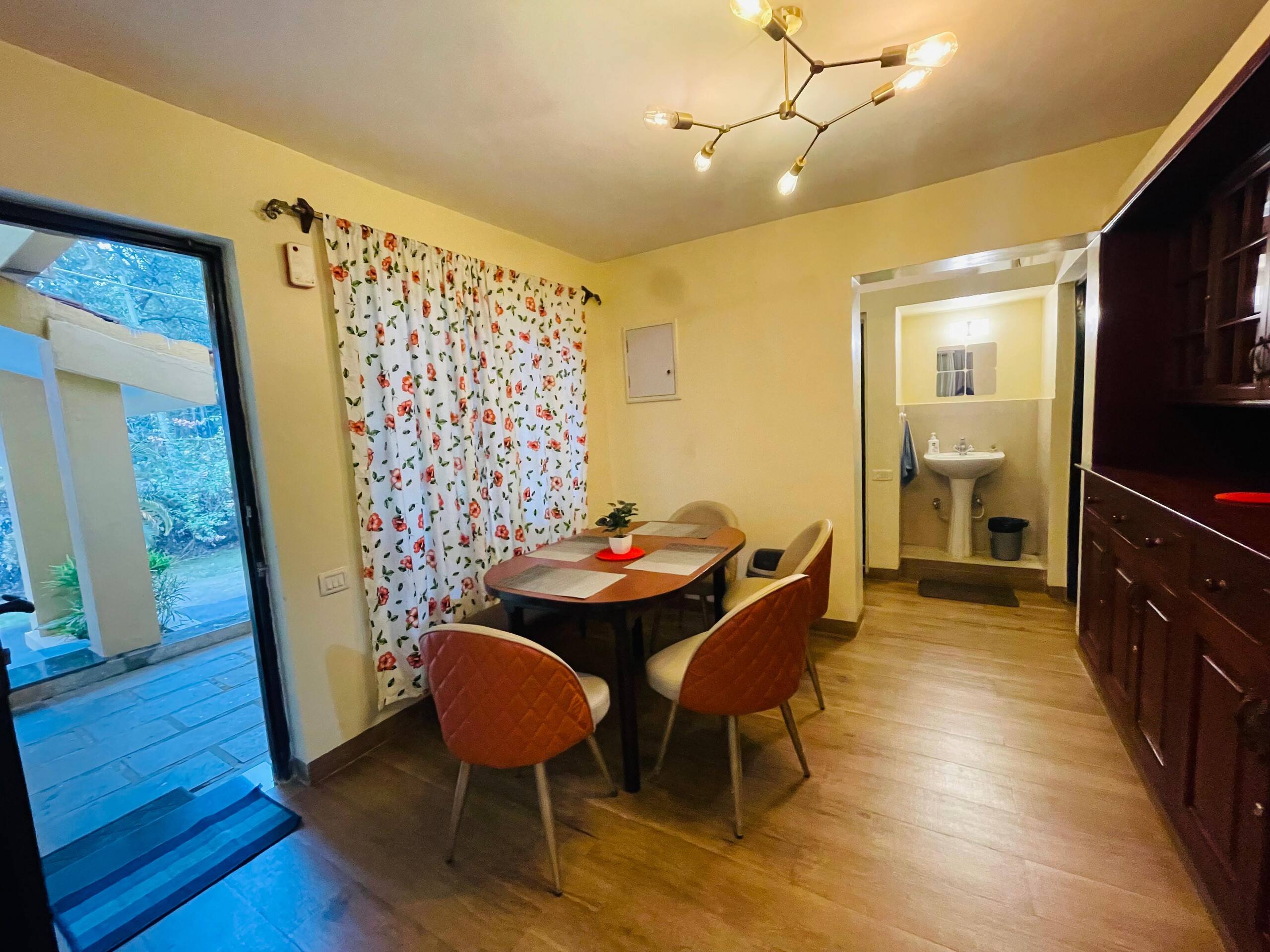 Coastal Paradise~ 3BHK w/Bbq, 3 mins from Beach 21