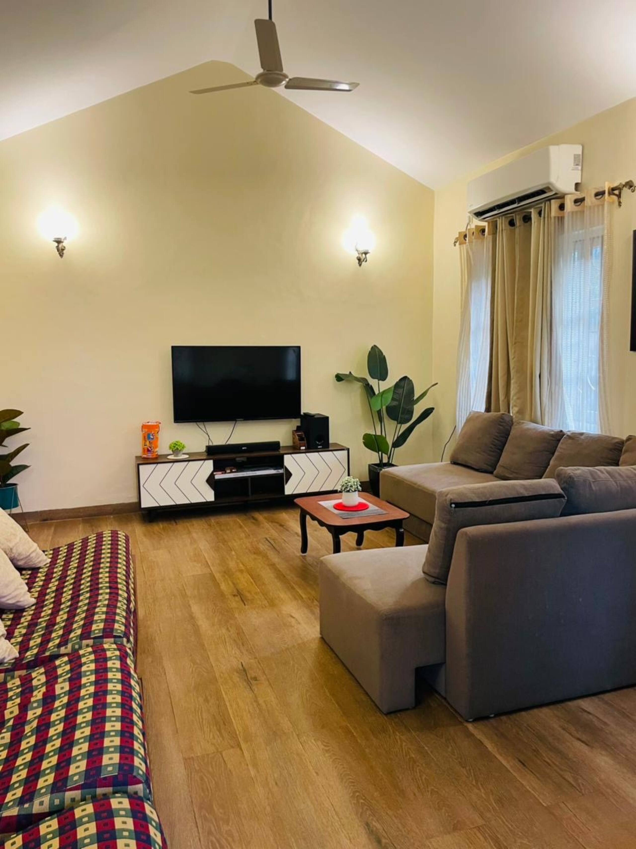 Coastal Paradise~ 3BHK w/Bbq, 3 mins from Beach 16