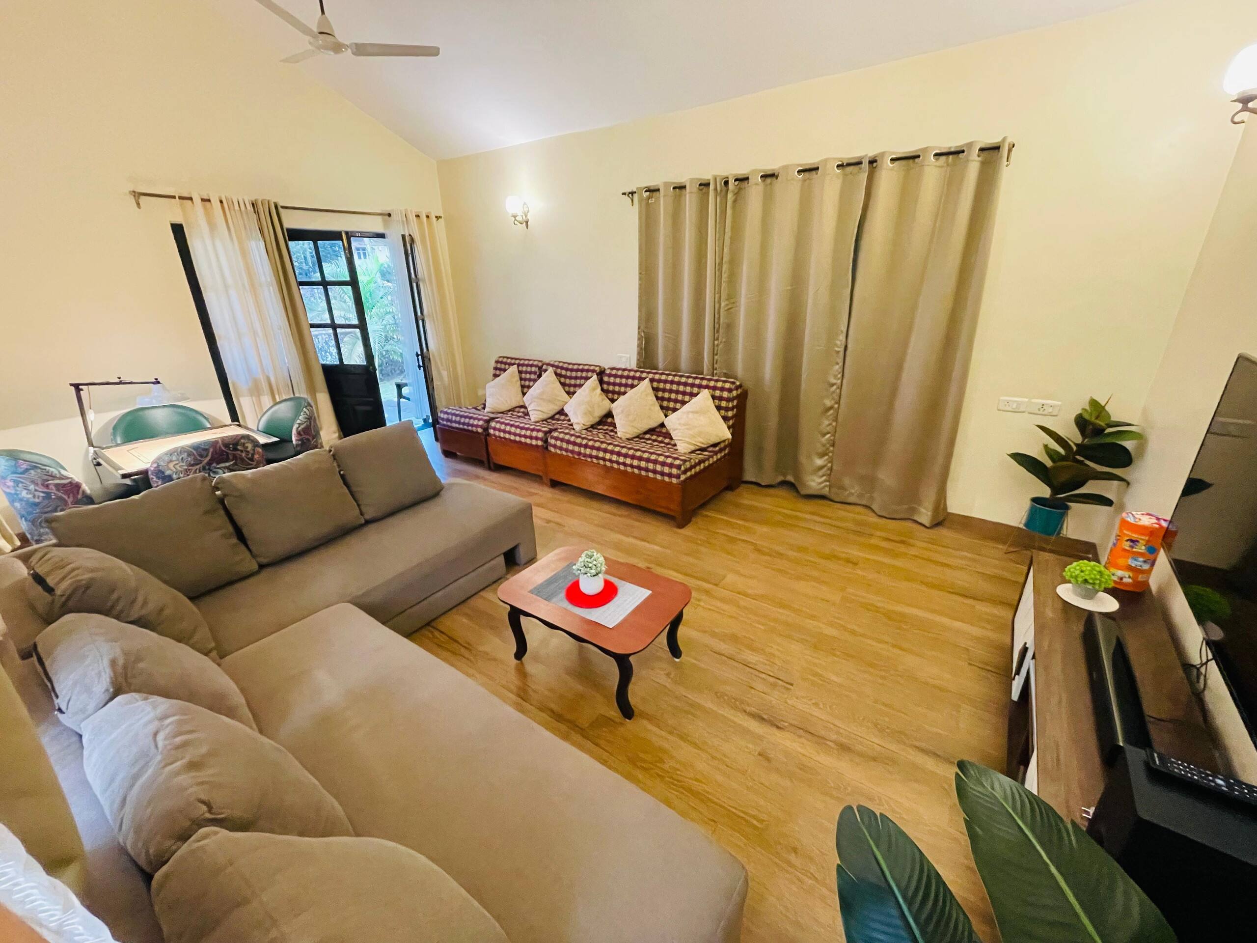 Coastal Paradise~ 3BHK w/Bbq, 3 mins from Beach 15