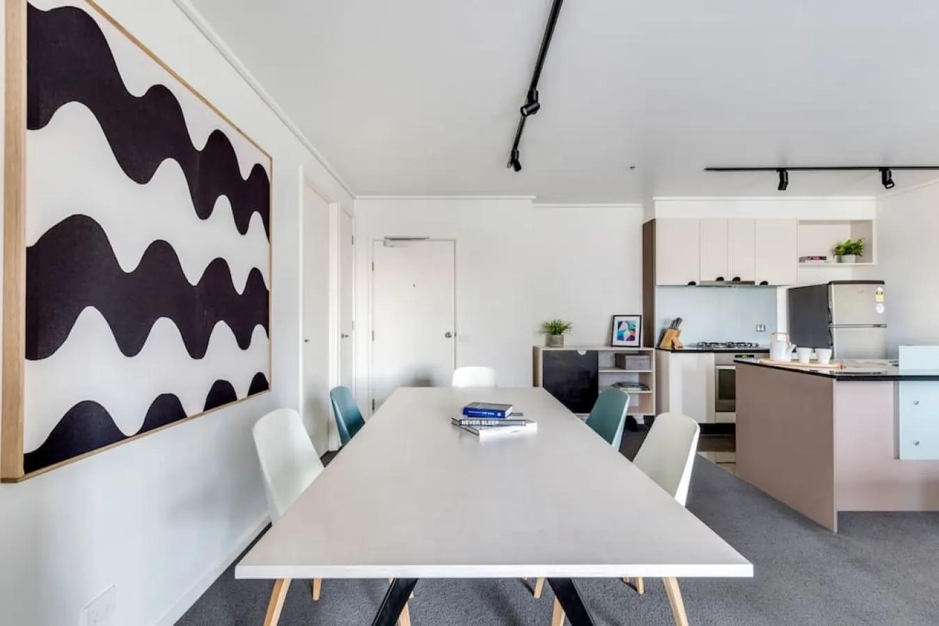 Abby: 2 Bed, 2 Bath Apartment with 3 Queen Beds 5