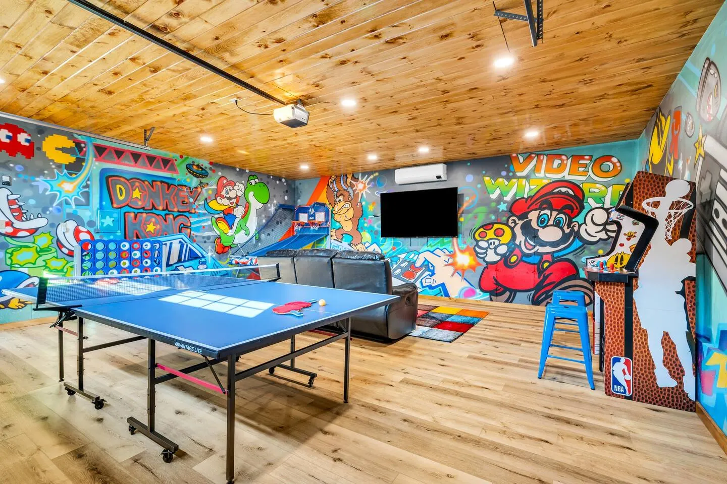 Mountain View Chalet with Hot Tub and Game Room — photo 3