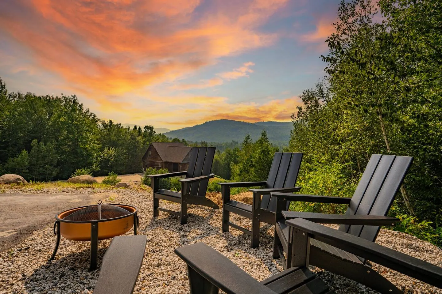 Mountain View Chalet with Hot Tub and Game Room — photo 4