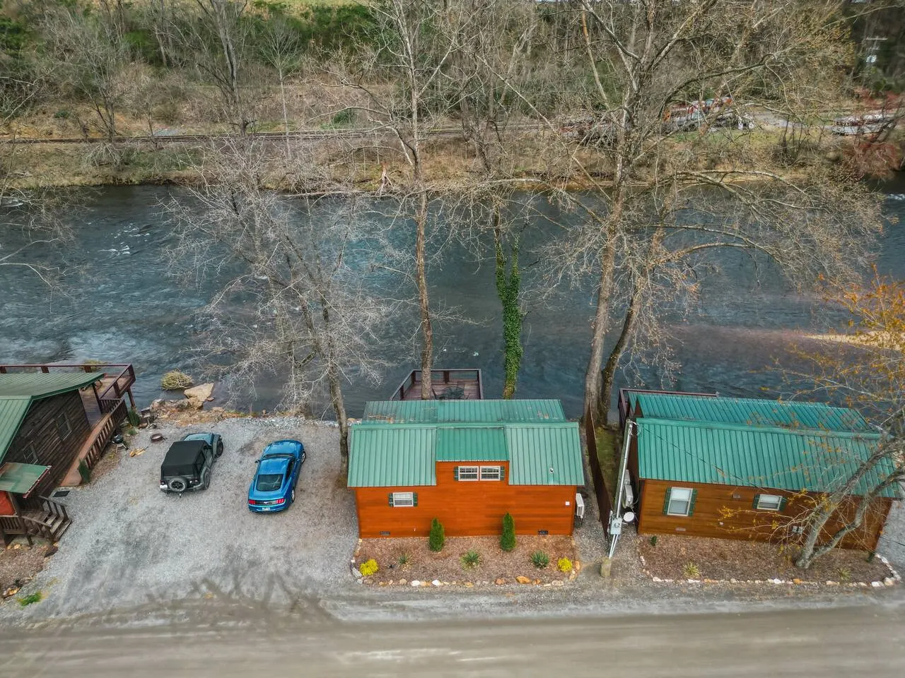 Tuck River Magic 6 Waterfront Cabins 16
