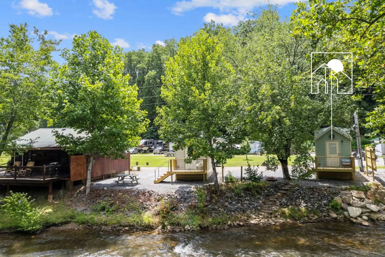 Tuck River Magic 6 Waterfront Cabins 18