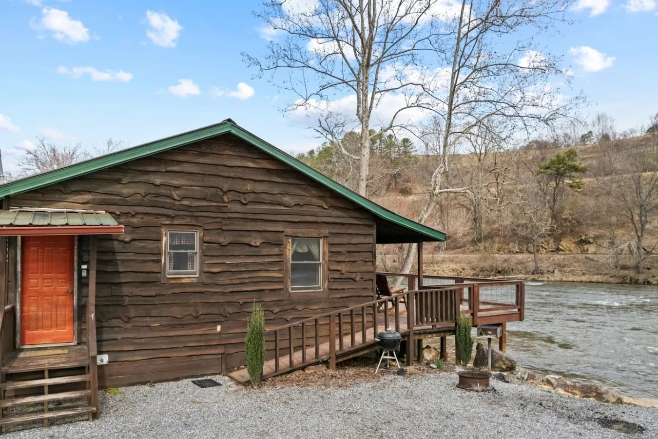 Tuck River Magic 6 Waterfront Cabins 20