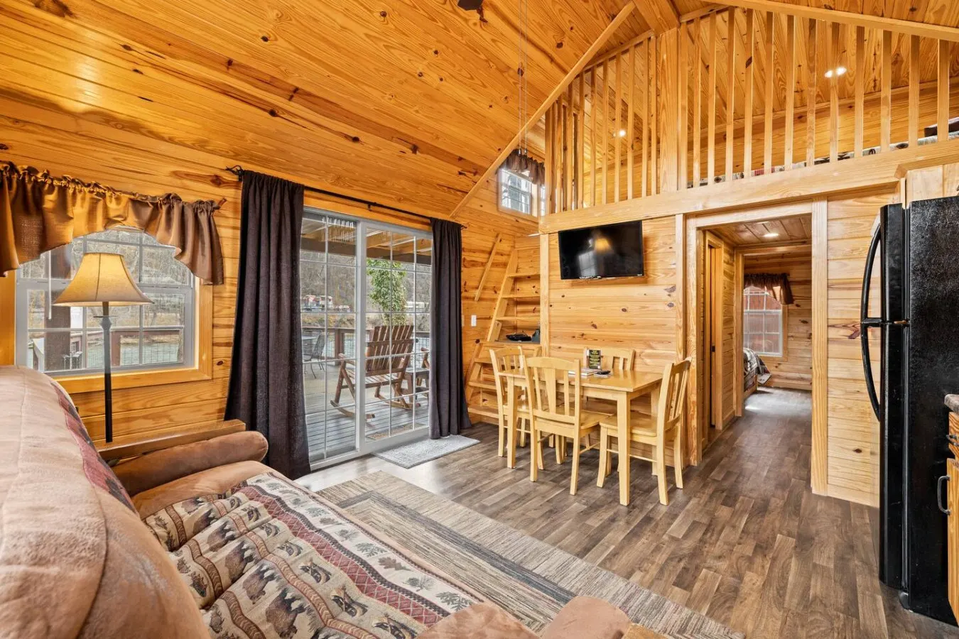 Tuck River Magic 6 Waterfront Cabins 3
