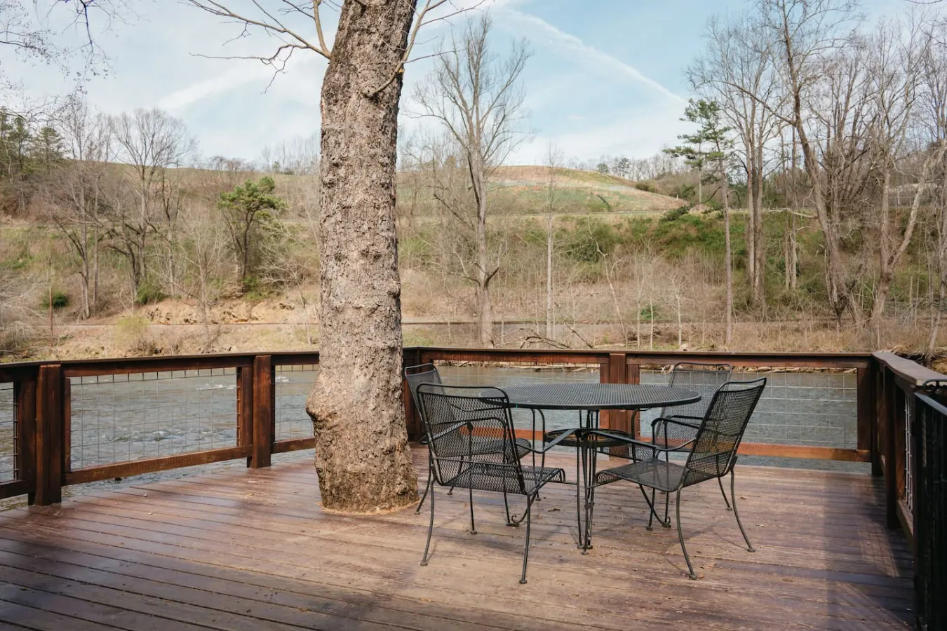Tuck River Magic 6 Waterfront Cabins 8