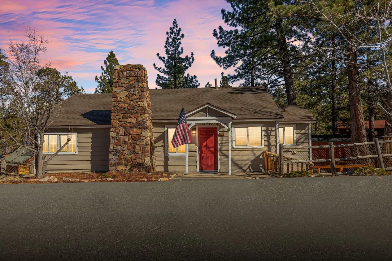 Snuggle Down Cottage, near Village w Mtn Views 1