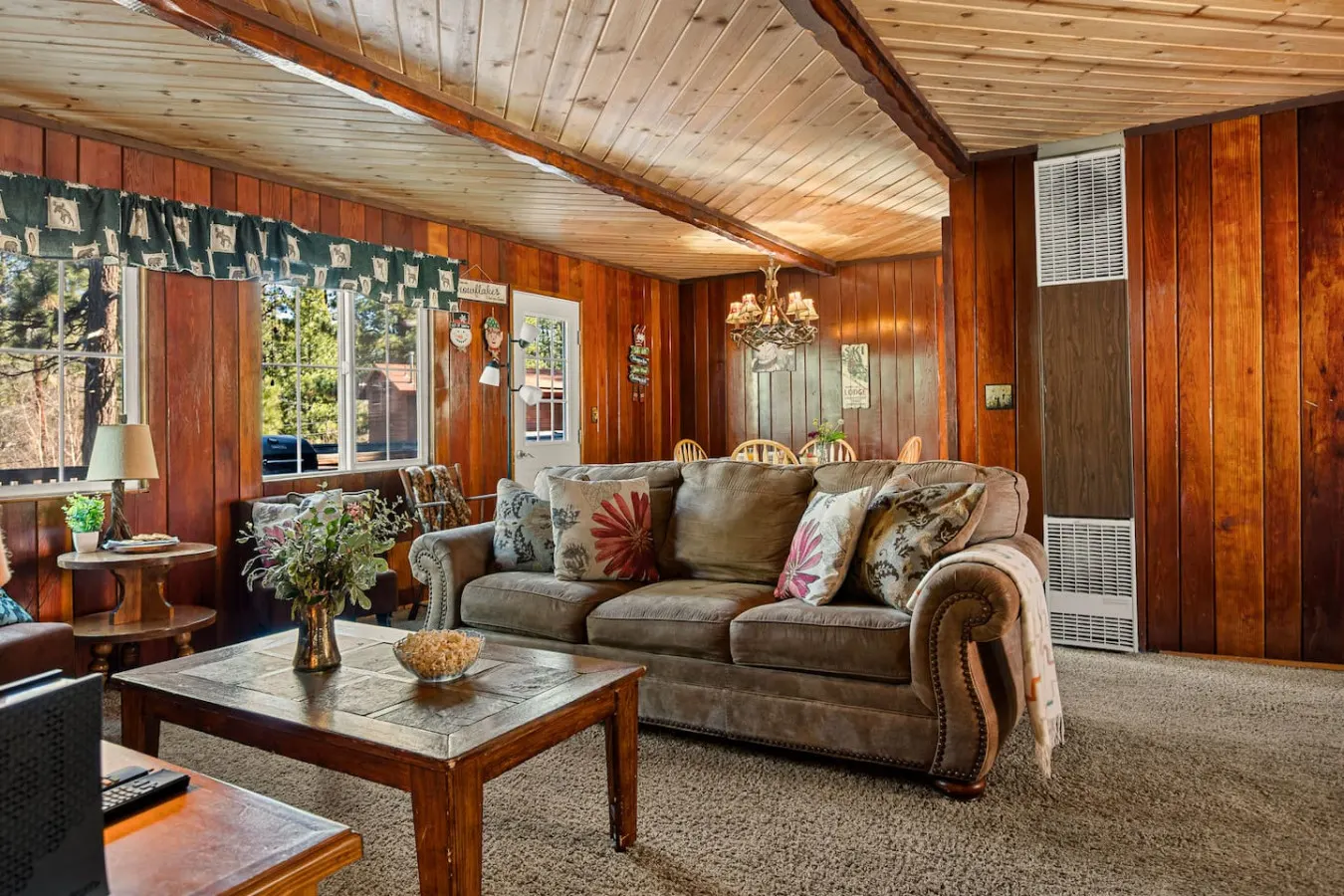 Snuggle Down Cottage, near Village w Mtn Views 10