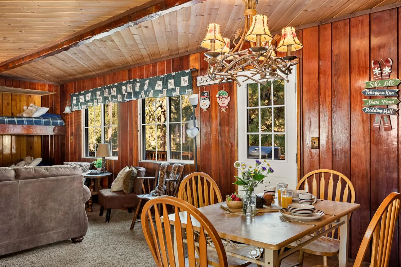 Snuggle Down Cottage, near Village w Mtn Views 11