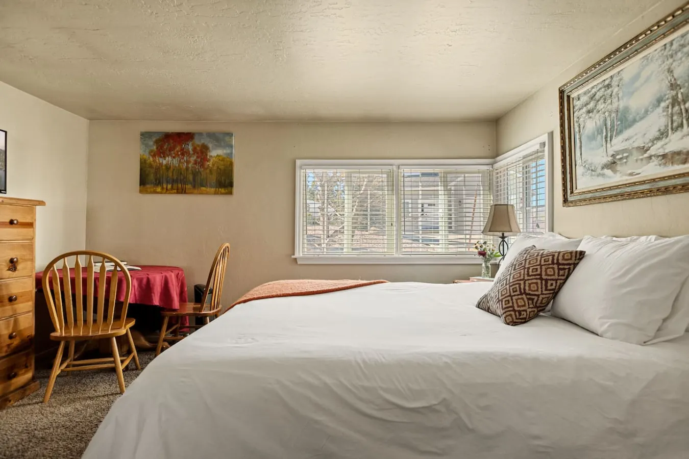 Snuggle Down Cottage, near Village w Mtn Views 16