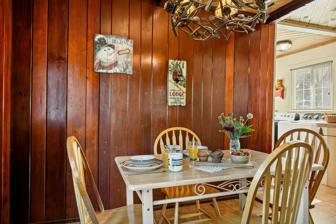 Snuggle Down Cottage, near Village w Mtn Views 3