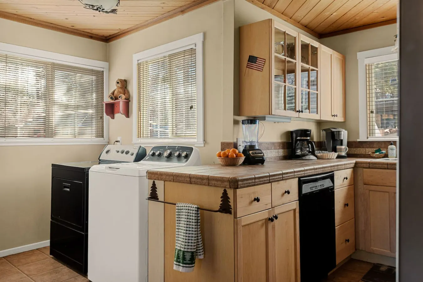 Snuggle Down Cottage, near Village w Mtn Views 8