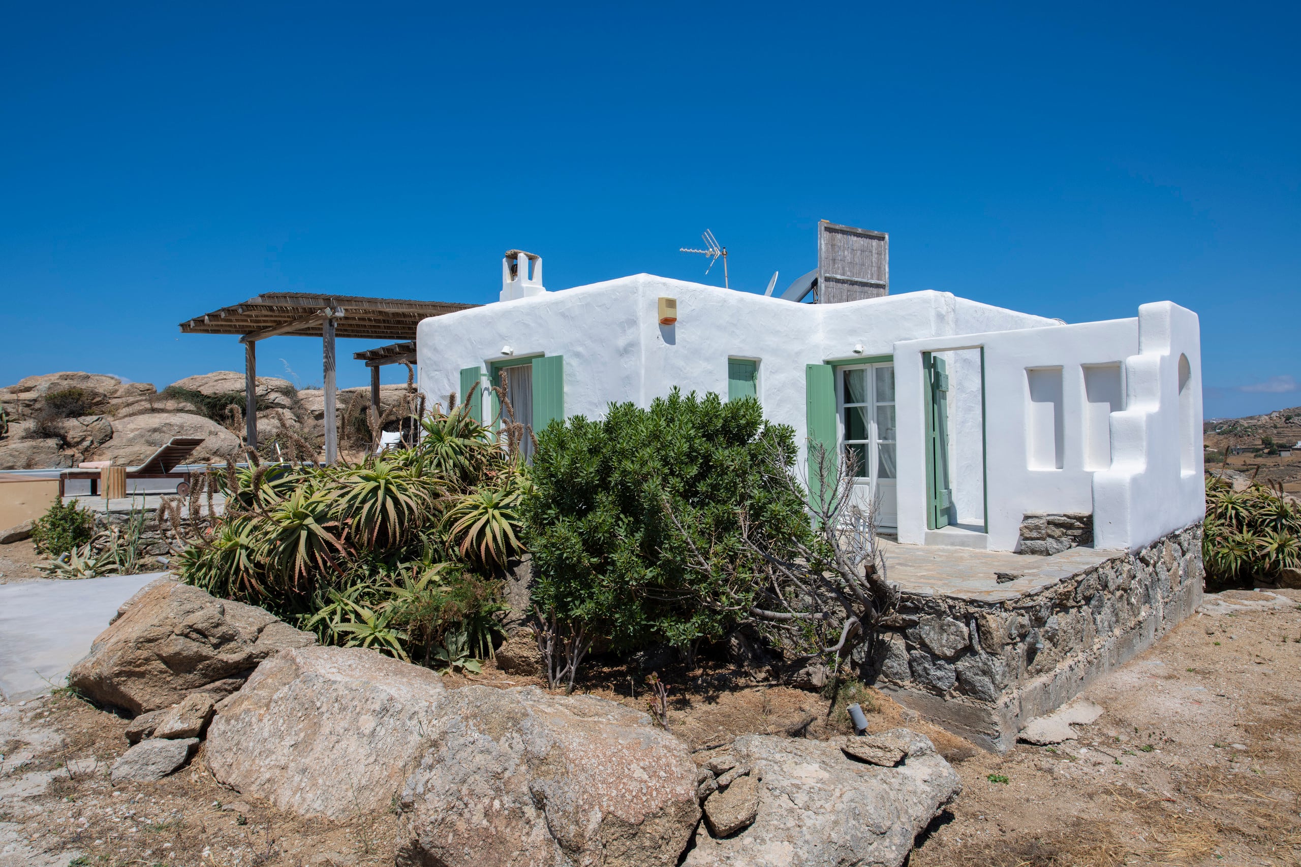 Boho House: Charming villa, pool and sunset views 10
